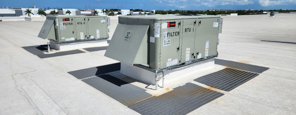 Professional HVAC technician servicing commercial units - Slide 3